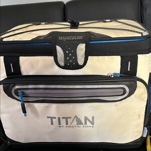 Titan cooler bag